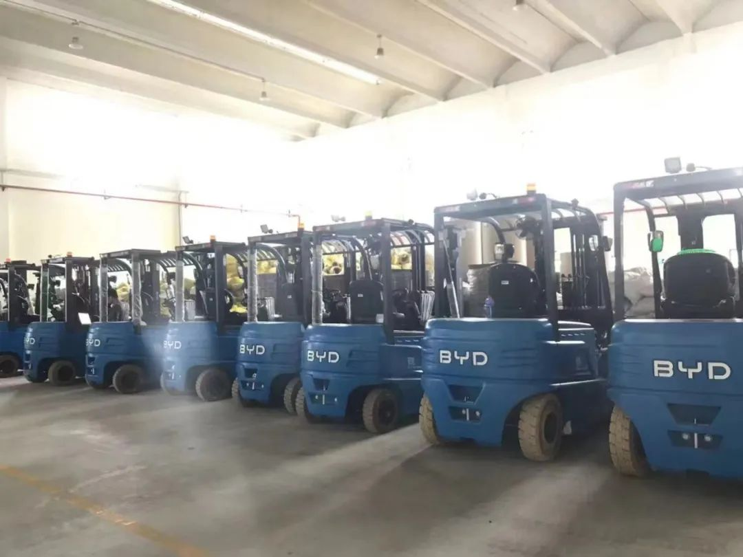 世恒交車 | 十八臺比亞迪叉車順利交付 世恒交車 | 十八臺比亞迪叉車順利交付