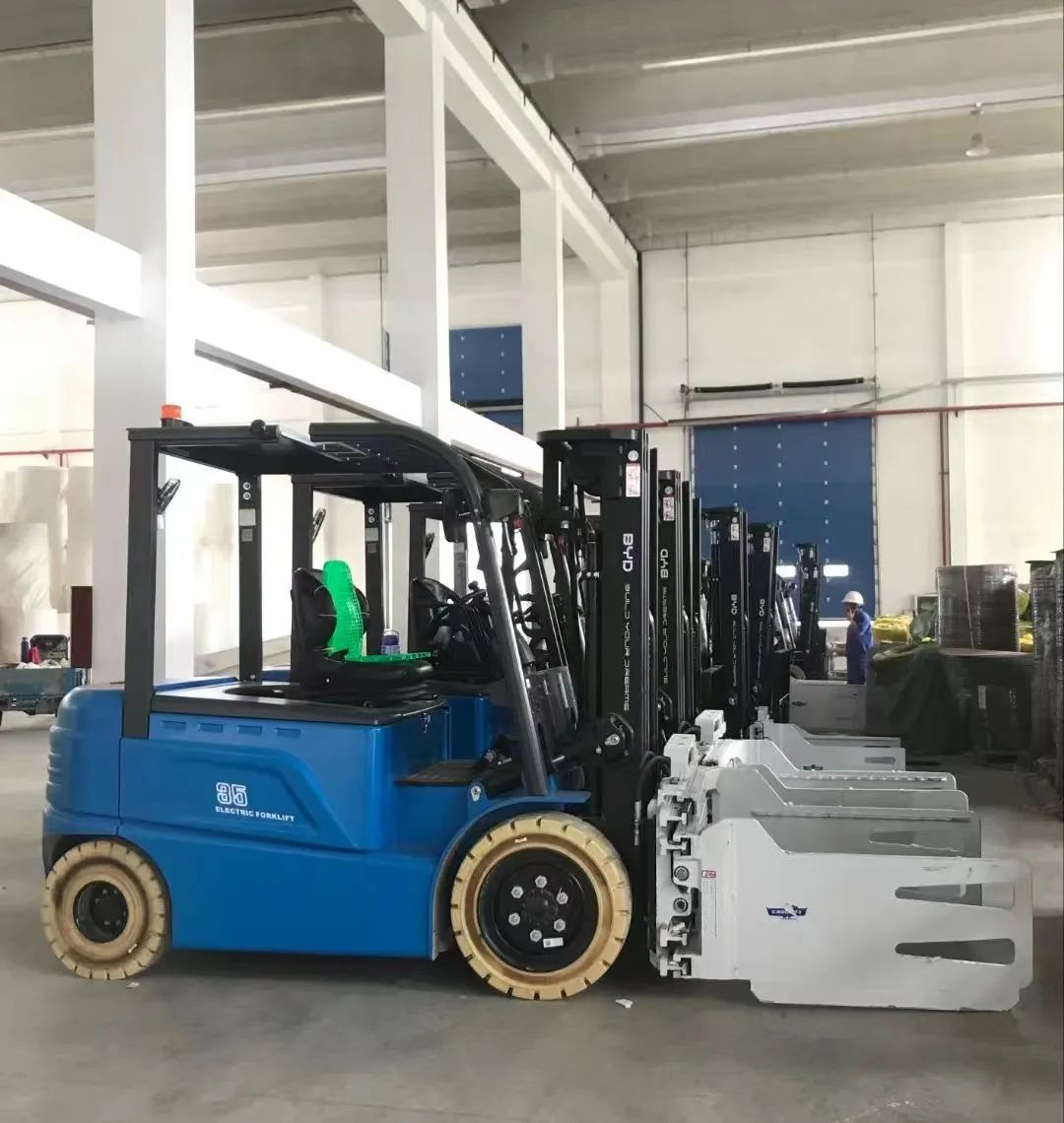世恒交車 | 十八臺比亞迪叉車順利交付 世恒交車 | 十八臺比亞迪叉車順利交付